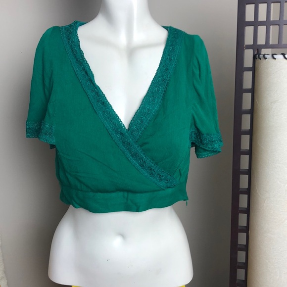 Miami Francesca’s Forest Green V-Neck Crop Top Lace Trim Size L - Picture 2 of 11